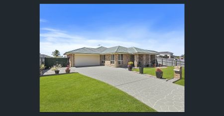 3 BEDROOM PLUS OFFICE - BE SETTLED BEFORE SANTA ARRIVES! - Photo 3