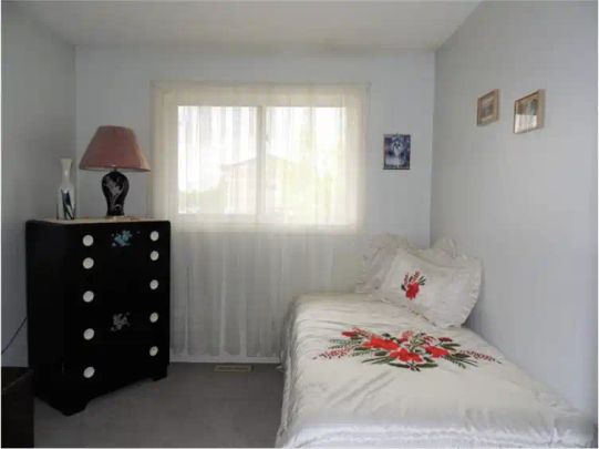 863 Sheppard Street — 3 Bedroom 2 Bathroom - Photo 1