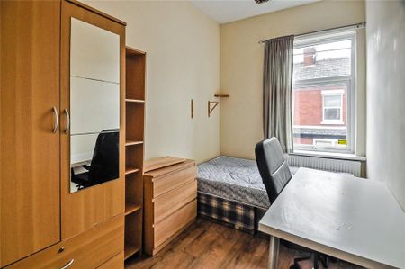 4 bedroom terraced house to rent - Photo 2