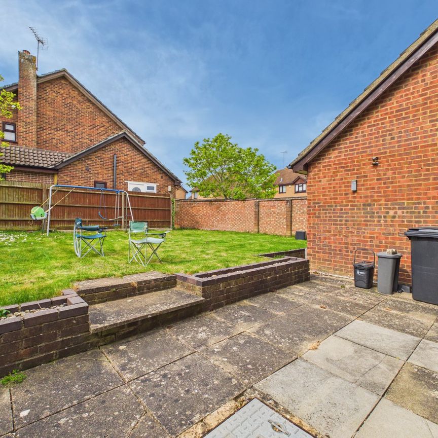 3 bedroom House in Isis Close, Wokingham - Photo 1