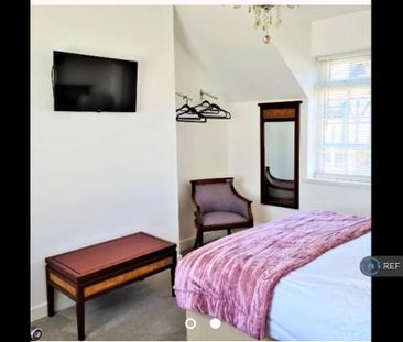 1 bedroom in a flat share to rent - Photo 1