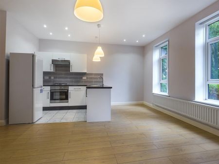 2 bedroom ground floor maisonette to rent - Photo 2