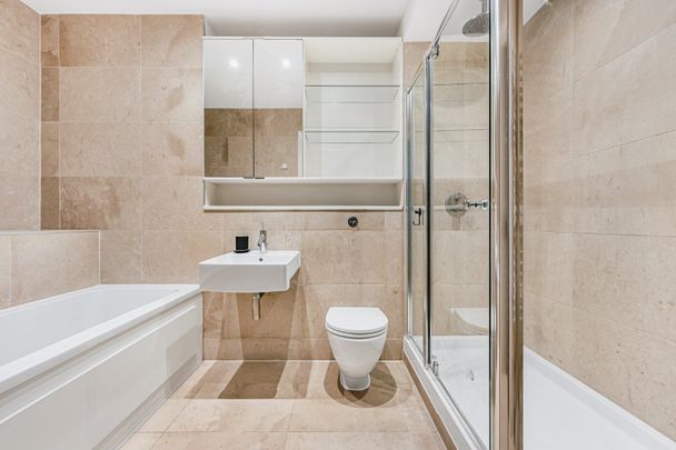 Bazalgette Court, Great West Road, Hammersmith, W6 - Photo 1