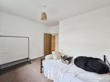 2 bed flat to rent in Bloomfield Road, Leicester, LE2 - Photo 2