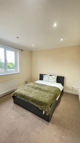 2 bedroom house of multiple occupation to rent - Photo 4
