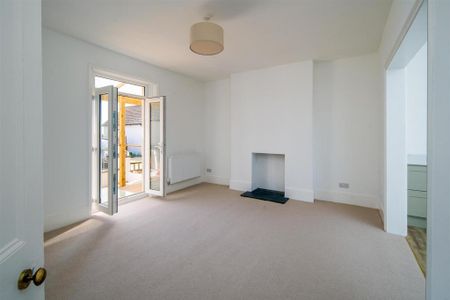 4 bedroom terraced house to rent - Photo 3