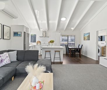 Magnificent on Meander - Welcome Bay - Photo 1