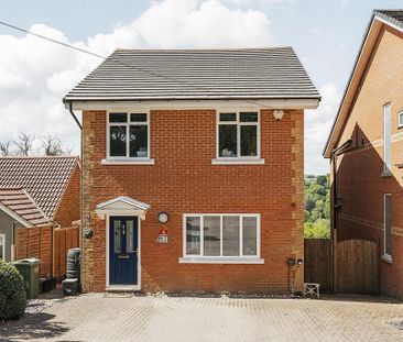 4 bedroom detached house to rent - Photo 2