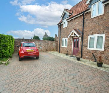Semi-detached house to rent on - Photo 3