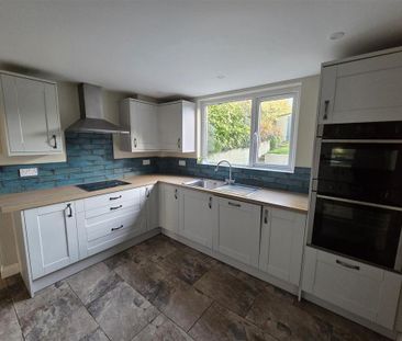 3 bedroom semi-detached house to rent - Photo 6