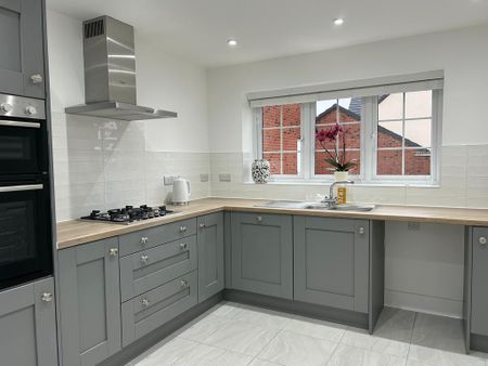 3 bedroom detached house to rent - Photo 4