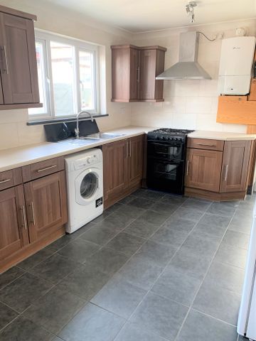 £1,400 PCM, Three Bedroom, Two Bathroom, Semi-Detached House with Off-Road Parking and Large Enclosed Garden in Lansdowne Avenue West, Canton, Cardiff, CF11 8FS - Photo 5