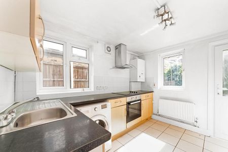 1 bedroom ground floor flat to rent - Photo 4