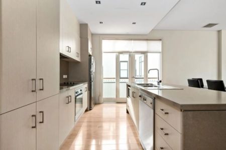Stylish Seaside Living: Contemporary 2-Bedroom Apartment!!! - Photo 3