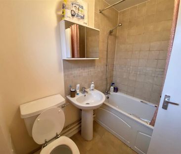 1 bedroom in a house share to rent - Photo 6