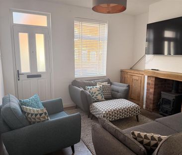 2 bedroom terraced house to rent - Photo 4