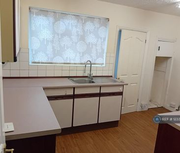 3 bedroom terraced house to rent - Photo 3