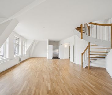 Wunderschöne Maisonettewohnung am Centralbahnplatz - Photo 2