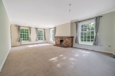 Bunch Lane, Haslemere, Surrey, GU27 - Photo 2