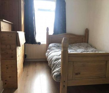 Bedroom Semi Detached House In Winton, BH9 - Photo 3