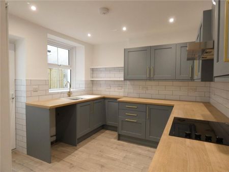 3 bedroom semi-detached house to rent - Photo 3