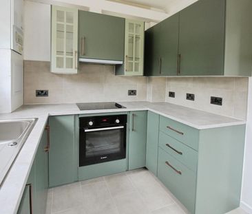 3 bedroom House To Let Total Size: 1194 SQ FT - Photo 5