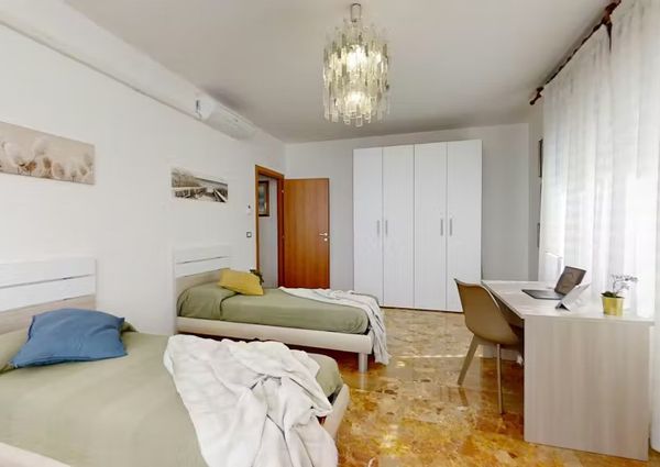 Via V. Alfieri, Padova, Veneto 35125