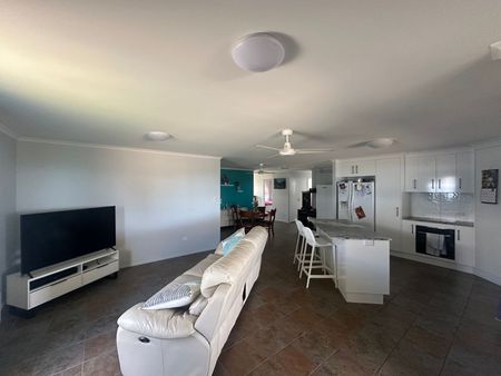 Beachside Living - Photo 2