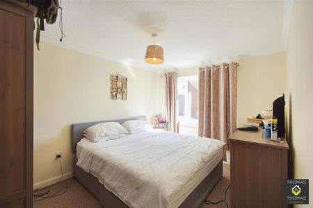 3 bedroom semi-detached house to rent - Photo 5