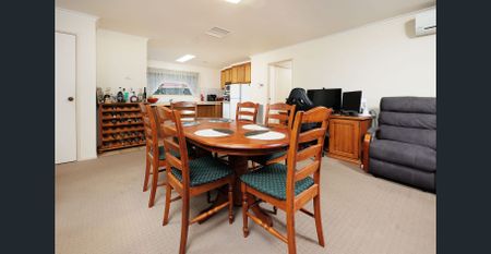 Court Location with Community Feel - Photo 3