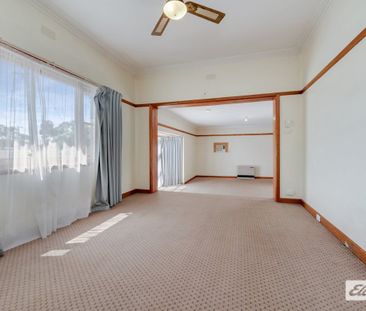 Character and charm in a convenient setting - Photo 2