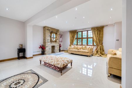 Detached House to rent with 7 bedrooms, The Secret Garden, Waterhouse Lane - Photo 2