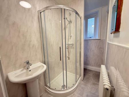 2 bedroom semi-detached house to rent - Photo 5