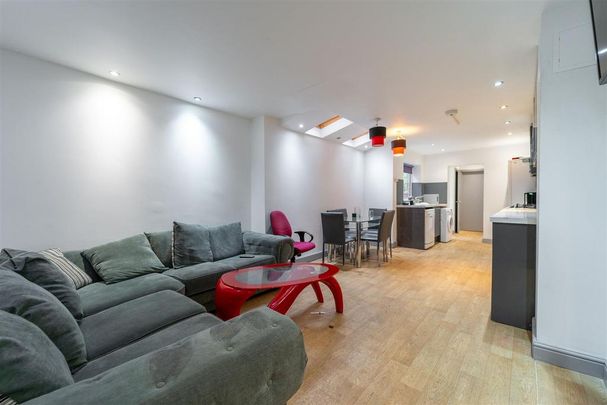 6 bedroom house to rent - Photo 1