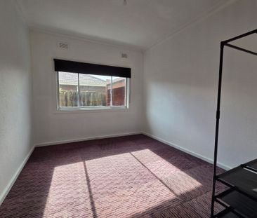 Comfortable Unit in the Heart of Clayton - Photo 2