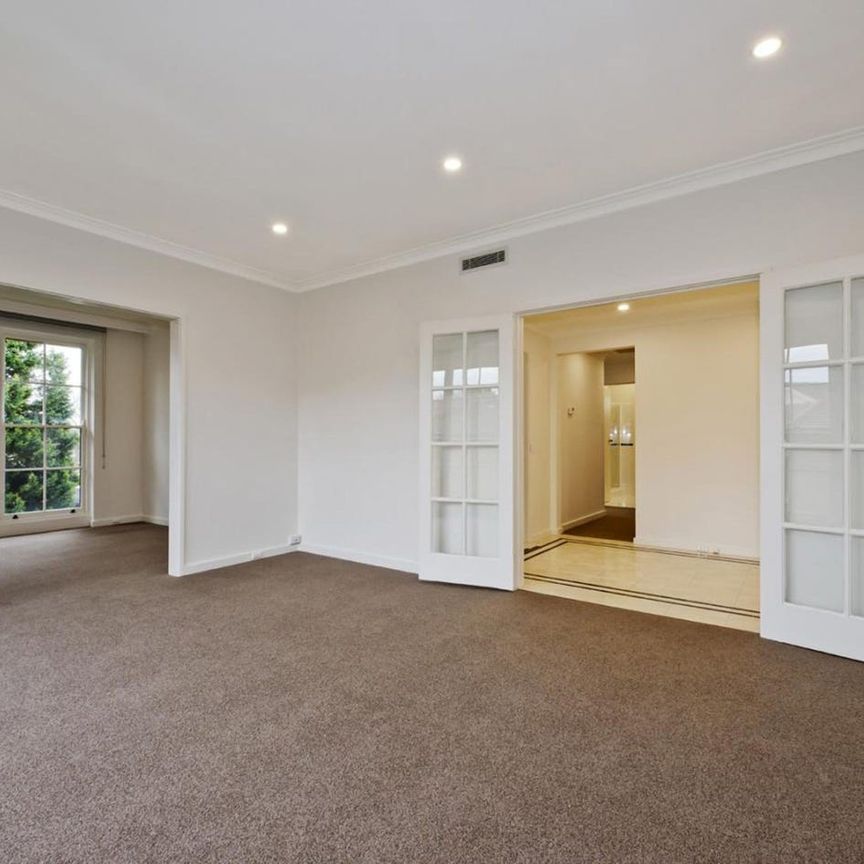 Oversized, Light-Filled Apartment in a Prime Toorak Pocket - Photo 1