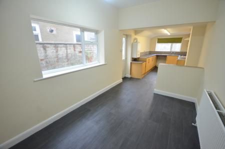 3 bedroom Terraced House To Let - Photo 1