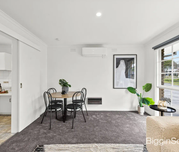 Convenient Glen Waverley Location with Garage and Courtyard - Photo 4