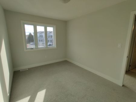 For Lease - 925 Deveron Crescent Unit# 08, London South, Ontario - Photo 3