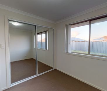 75 Niven Parade, Rutherford NSW 2320 - Photo 3