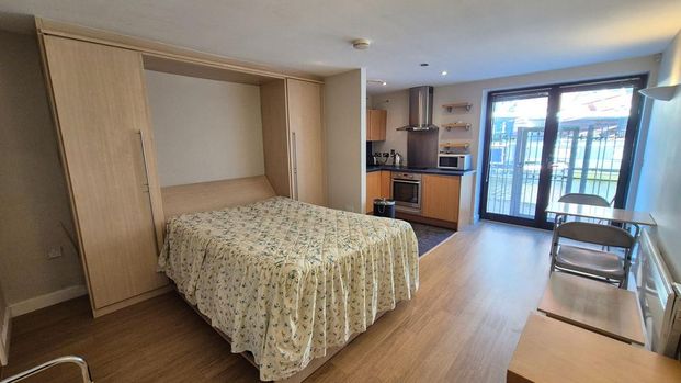 Studio to rent - Photo 1