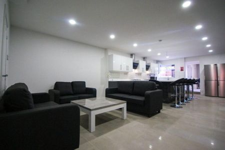 8 bedroom terraced house to rent - Photo 3