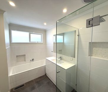 Newly Renovated Comfortable Family Home - Photo 1