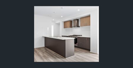 Brand-New 5Bedroom Home with Solar Panels & Park Views - Photo 5