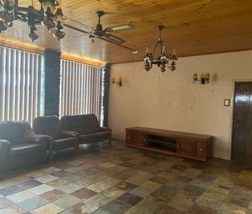 Quirky Home with lots to offer in Elizabeth North - Photo 3