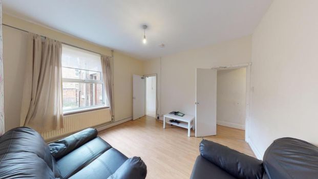 4 bedroom terraced house to rent - Photo 1