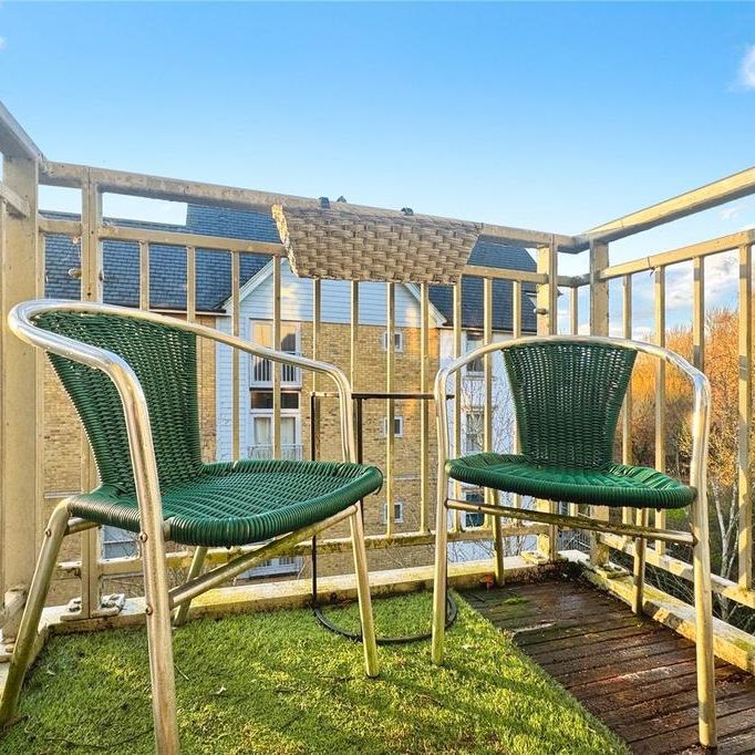 3 bedroom flat to rent - Photo 1