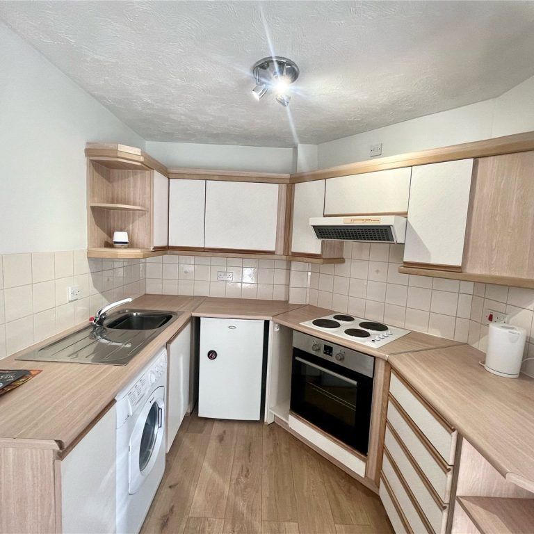 1 Bedroom Flat / Apartment - Westridge Road, Southampton - Photo 1