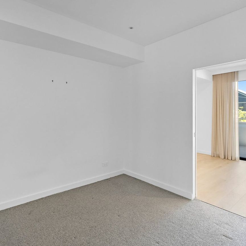 AVAILABLE NOW - Subiaco's Perfectly Positioned Apartment - Photo 1