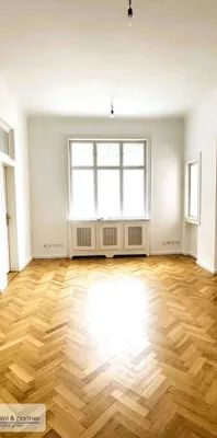 Großräumige 5-Zimmerwohnung im klassischen Altbau - Photo 1